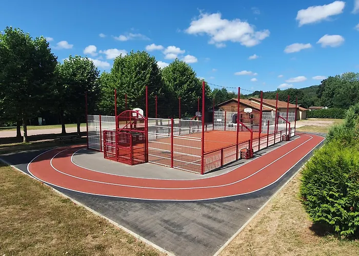 营地 Friendly And Saint-Pardoux-la-Rivière