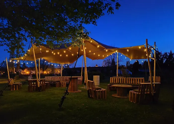 营地 Friendly And Saint-Pardoux-la-Rivière